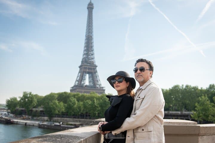 The Eiffel Tower area, Bir-Hakeim Bridge, Couple Photoshoot