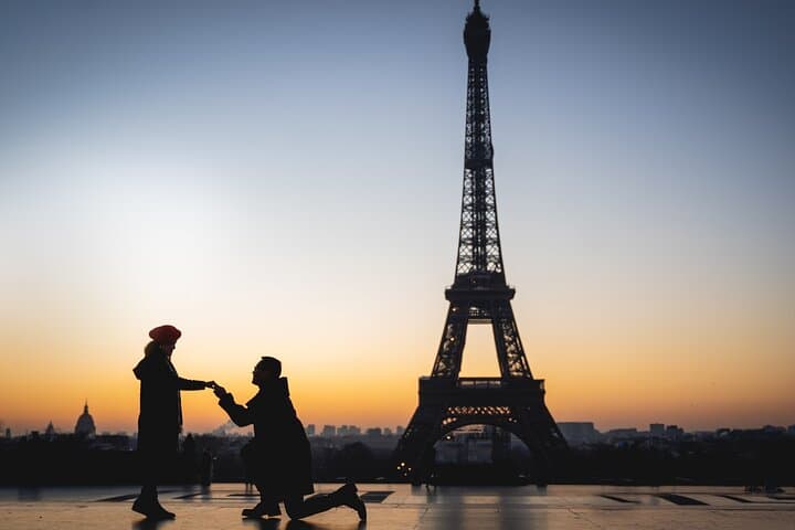 Private Paris Photo shoot with a Film Director: Natural Style