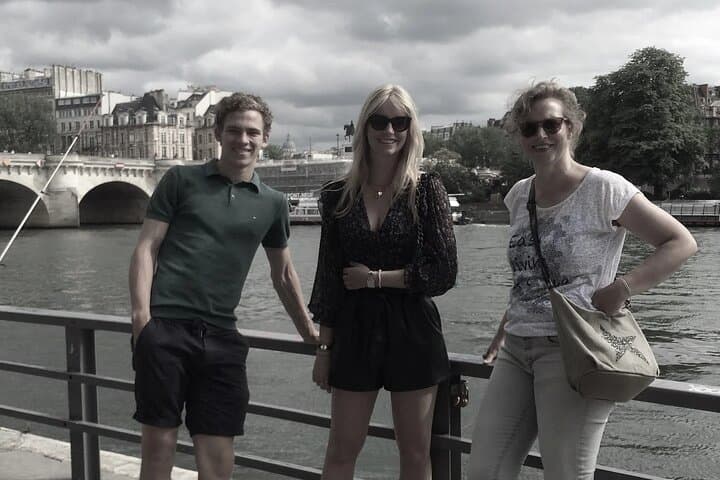 Chanson and Musical Tour in Paris