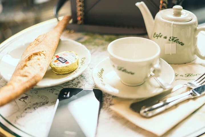 Paris Private Luxury Tour with shopping, cabaret, Lunch cruise and city Tour
