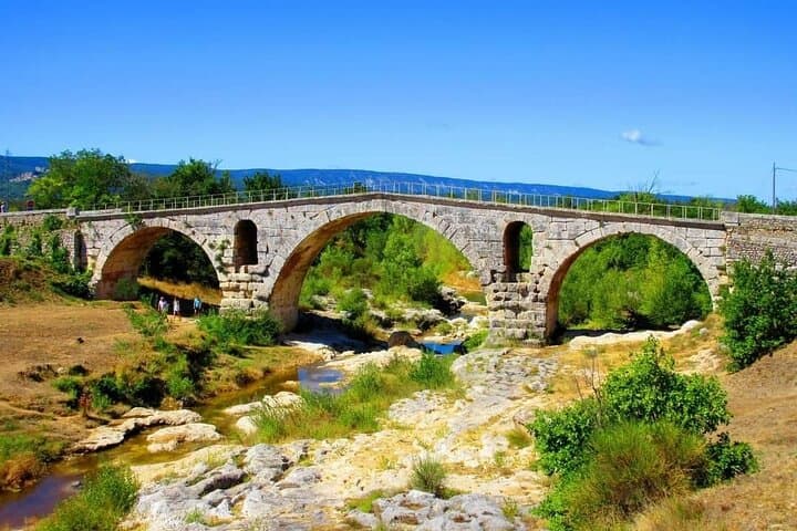 Pont Julien roman bridge