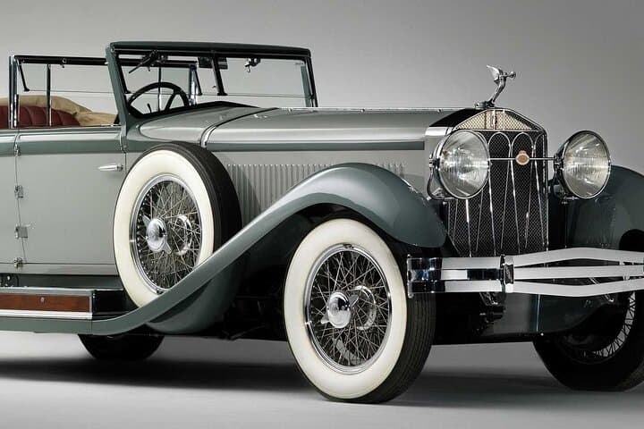 2 hours Paris Private Vintage Car Tour with hotel Pick up and Drop