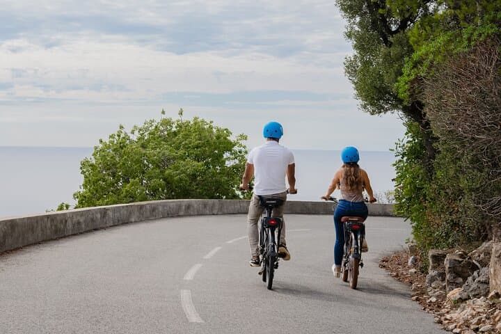 Ride along the sea