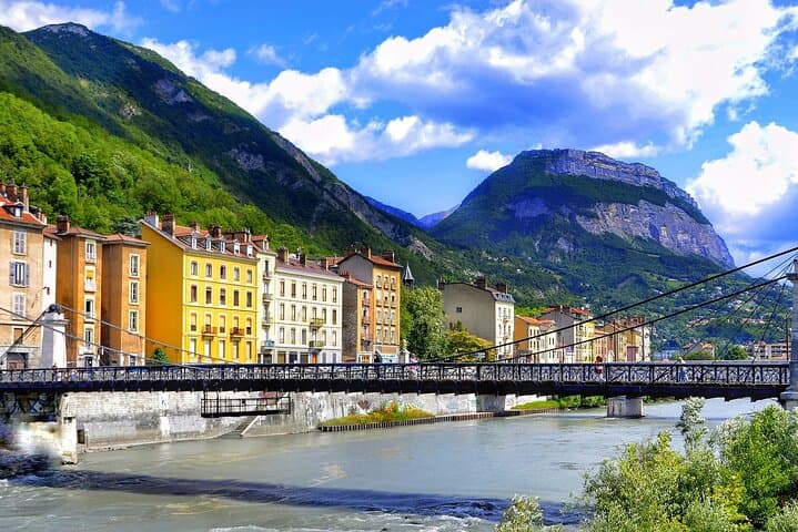 Private Transfer Grenoble Airport GNB - Grenoble Ski Resort