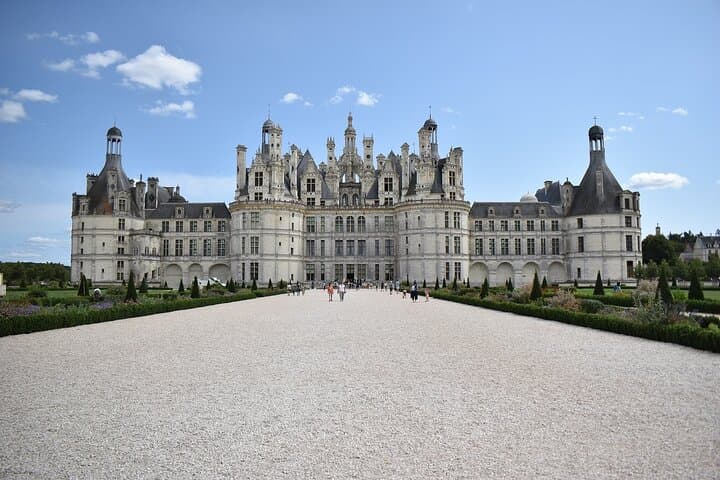 Full-Day Private Tour to Châteaux of the Loire without Guide