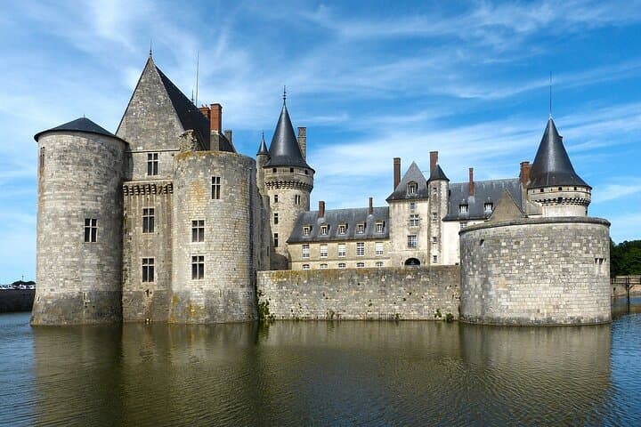 Full-Day Private Tour to Châteaux of the Loire without Guide