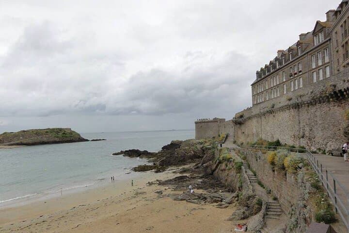 Private Tour to Saint Malo and Cancale with Oyster Tasting
