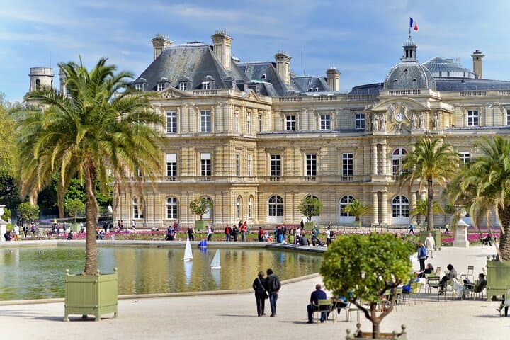 Paris Private Classical Walk: From Eiffel Tower to Notre Dame