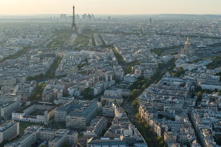 Paris highlights sightseeing tour with private Transportation