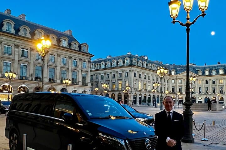 Excursion CHATEAU DE VERSAILLES and GIVERNY in Limousine from Paris