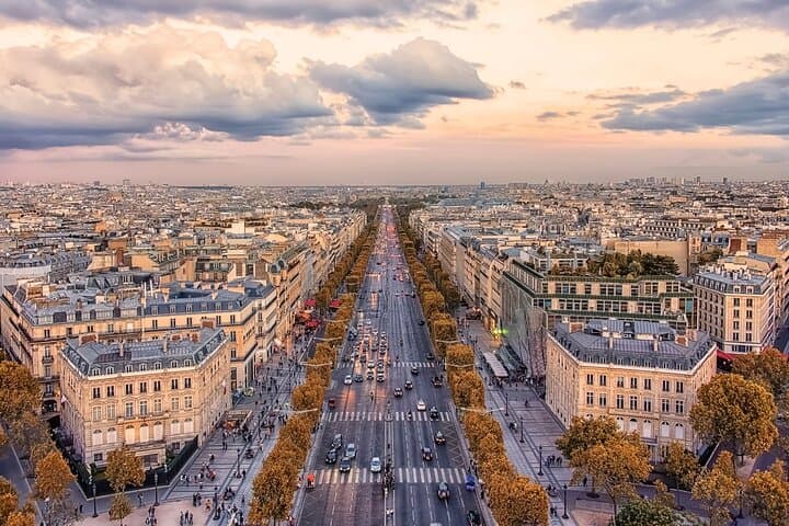 From Le Havre: Private Paris Guided Excursion & Shared Transfer