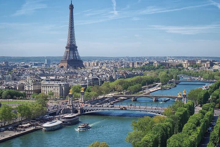 Private tour in Paris with CDG Transfer
