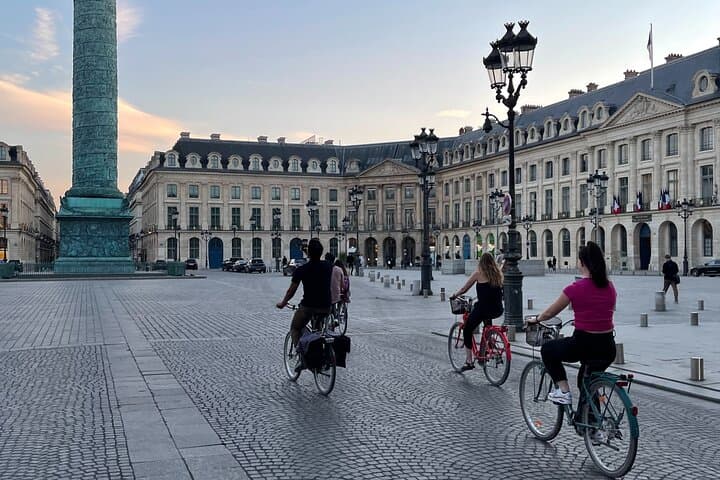 Explore Paris Highlights by Bike