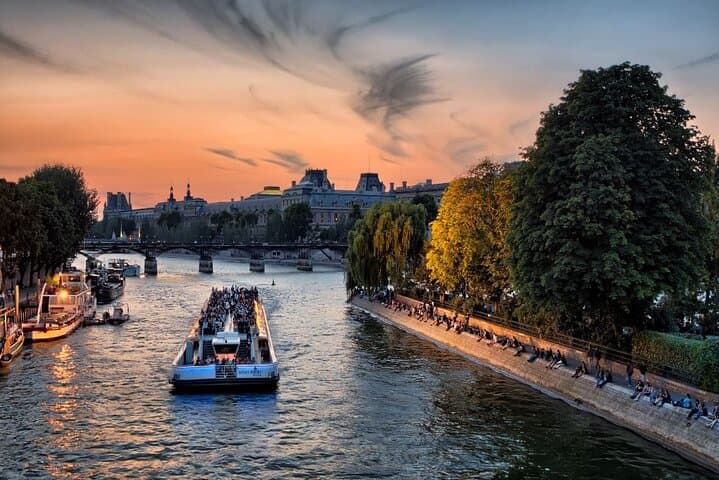 Musee de l'Armée and Seine River Cruise Ticket