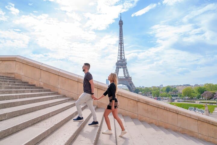 Couple photoshoot at the stairs in Trocadero with the front view of Effiel tower