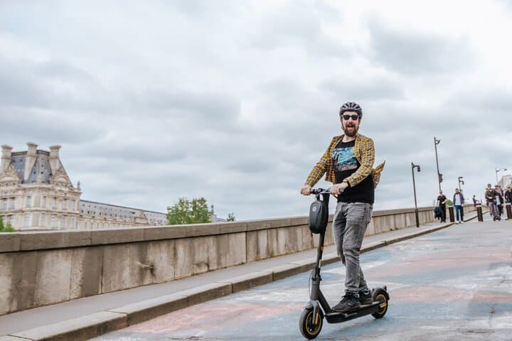 Paris E-Scooter Tour with fun & informative guide (small groups)