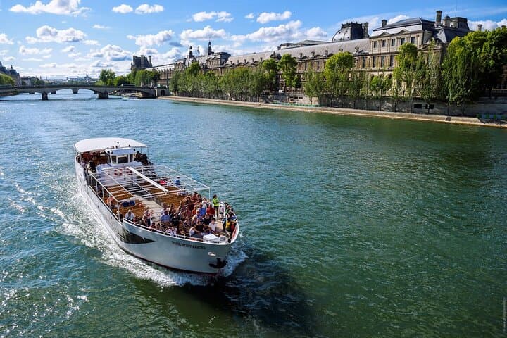 Seine River Guided Cruise by Vedettes de Paris