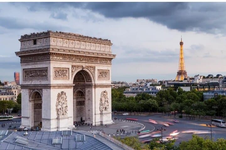 Round-trip private transport Paris Charles de Gaulle airport