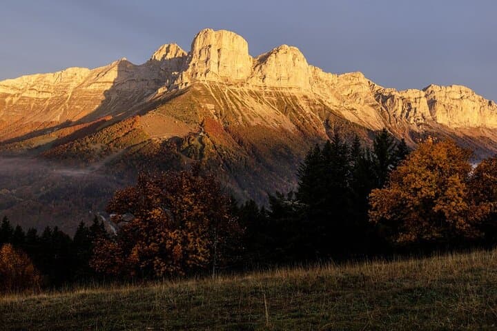 Immersive mountain bike adventure around Mont-Aiguille (Vercors)