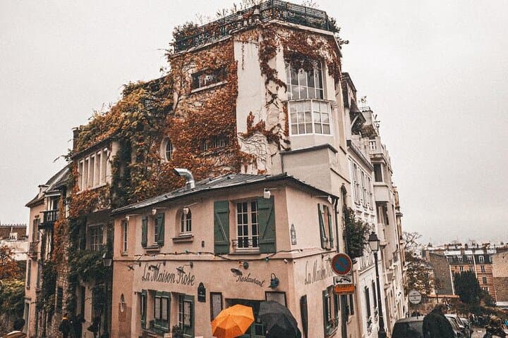 Paris: Montmartre & Sacré Coeur Private Walking Tour