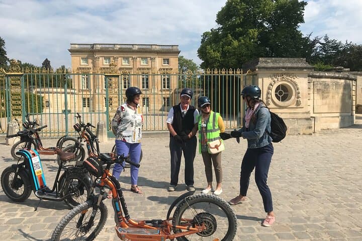 A #etrott stop in front of the Petit Trianon
A #etrott stop in front of the Petit Trianon
