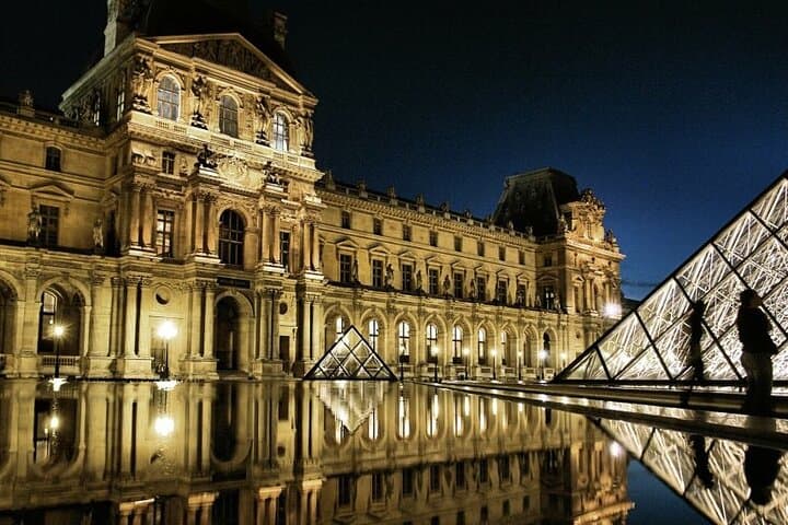 Paris by Night Sightseeing Private Tour with Seine River Cruise