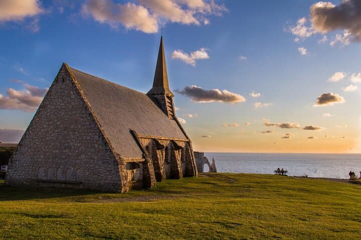 Private round transfer to Etretat and Honfleur from Le Havre