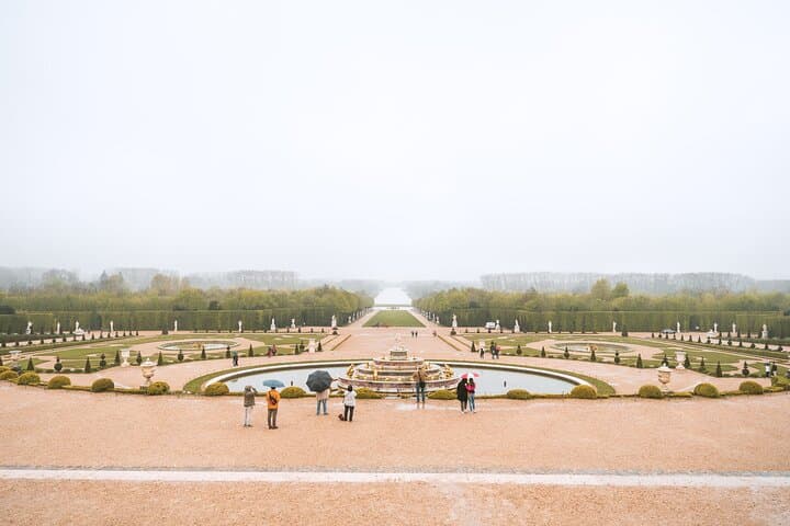 Paris Versailles Guided Tour with Gardens & Trianon Access