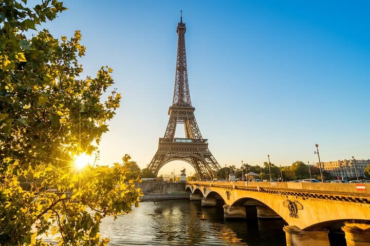 The Best Private Paris Tour with a Car, Tour Guide and Pick up
