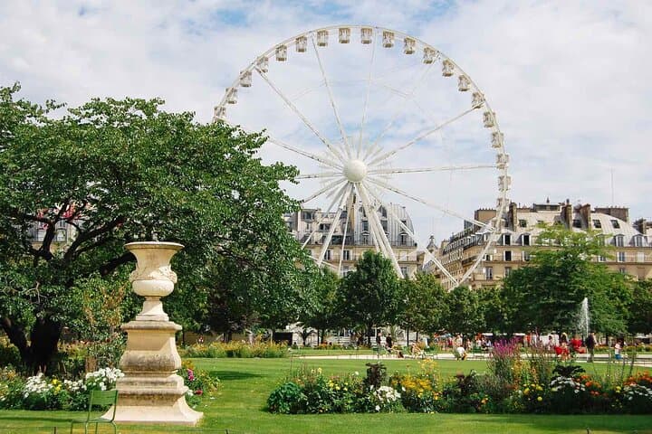 Private Paris City Tour and shopping in La Vallée Village