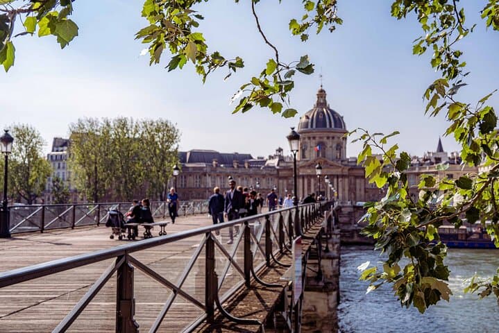 Private Paris City Tour and shopping in La Vallée Village