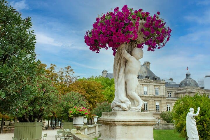 Flower bouket in a baby statue