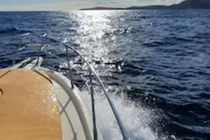 Sea, sun and boat