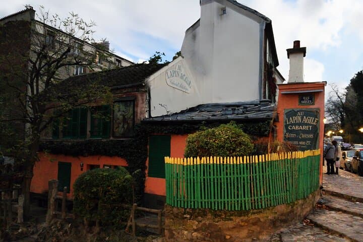 Access to a Self-Guided Walk in Montmartre