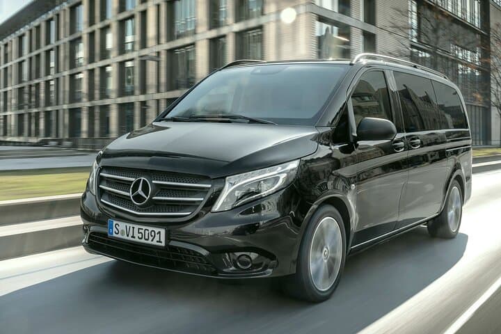 Private Transfer: Paris Airport CDG to Versailles by Luxury Van