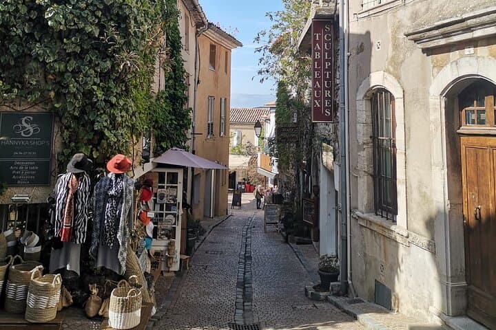 Luberon Wine and Charm: Explore the Flavors of the South