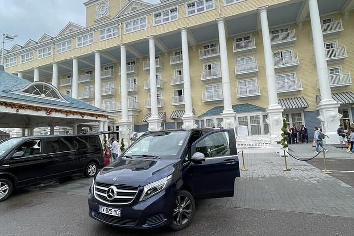 Round trip transfer between Disneyland and the Airport