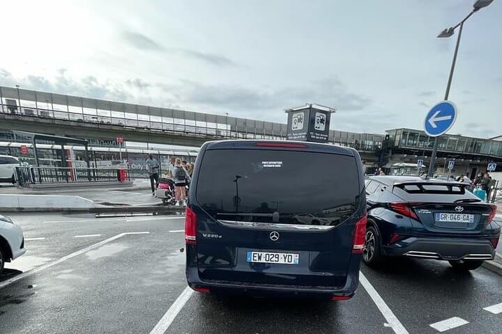 Round trip transfer between Disneyland and the Airport
