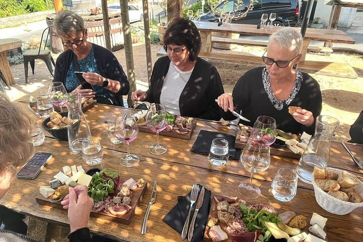 Loire Private Wine Day from Paris: Castle, 6 Tastings & Lunch