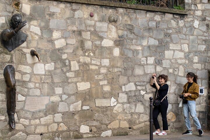 Learn the art of street photography in the heart of Montmartre!