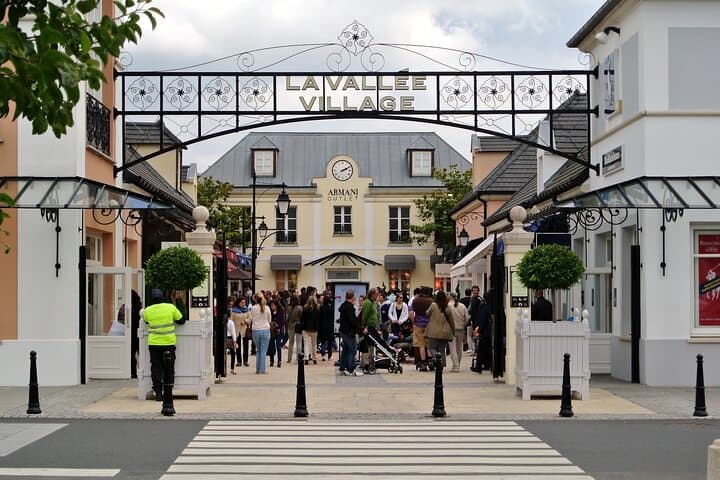 Private Shopping Tour from Paris hotels to La Vallee Village