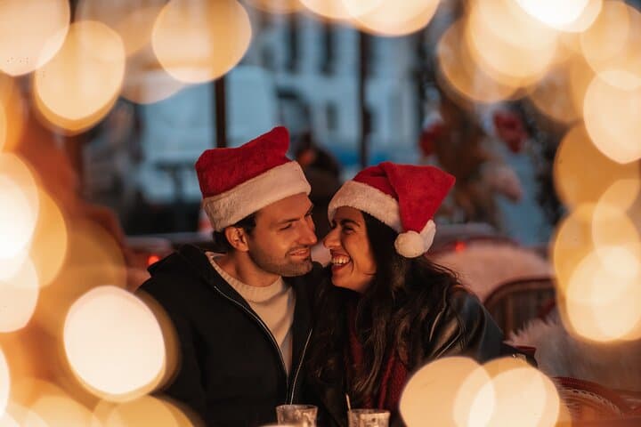 Paris: Private Christmas Photoshoot with Props