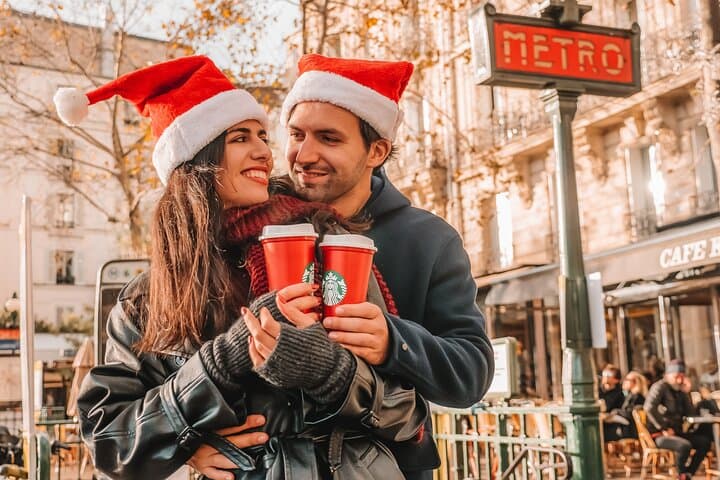 Paris: Private Christmas Photoshoot with Props