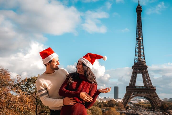 Paris: Private Christmas Photoshoot with Props