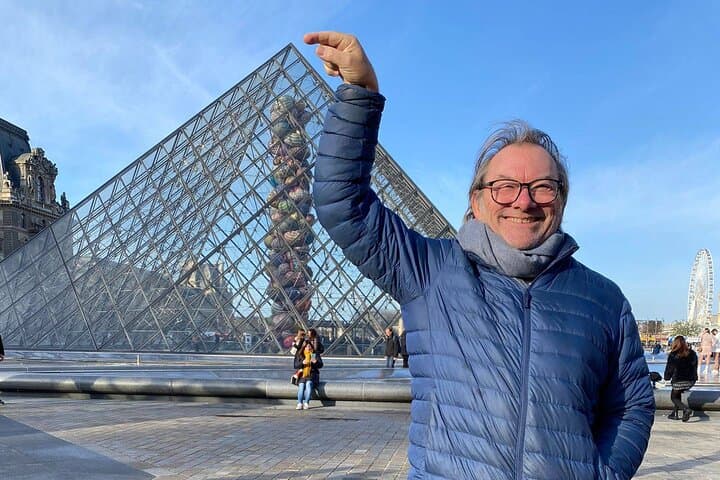 Before Check-out, a little nod to the Pyramid DE du Louvre: Paris is an open-air playground!