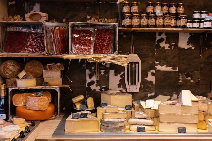 Full day Bordeaux Historic Gourmet Walking and Médoc Tour