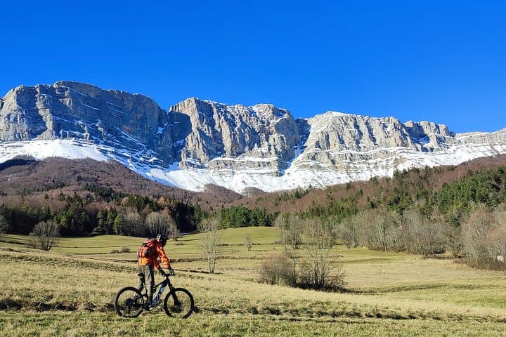Immersive mountain bike adventure around Mont-Aiguille (Vercors)