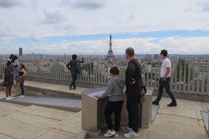 Arc de Triomphe Private Guided Tour with Ticket Included