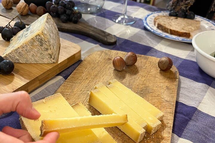 Cheese Tasting and Wine Pairing Center of Paris