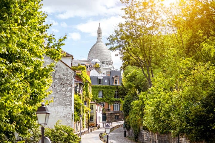 Private Scavenger Hunt in Montmartre